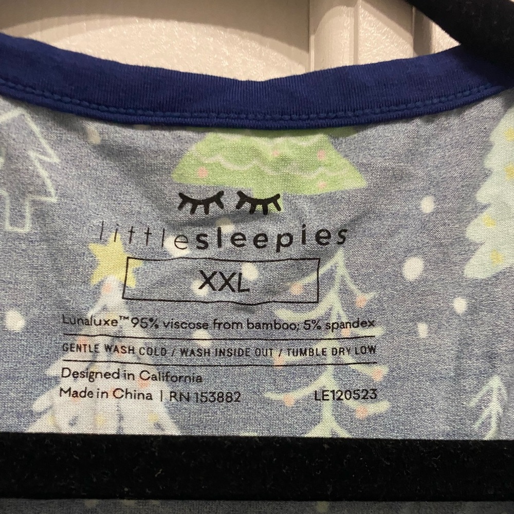 New! Little sleepies holiday top size XXL Christmas trees - Picture 3 of 3